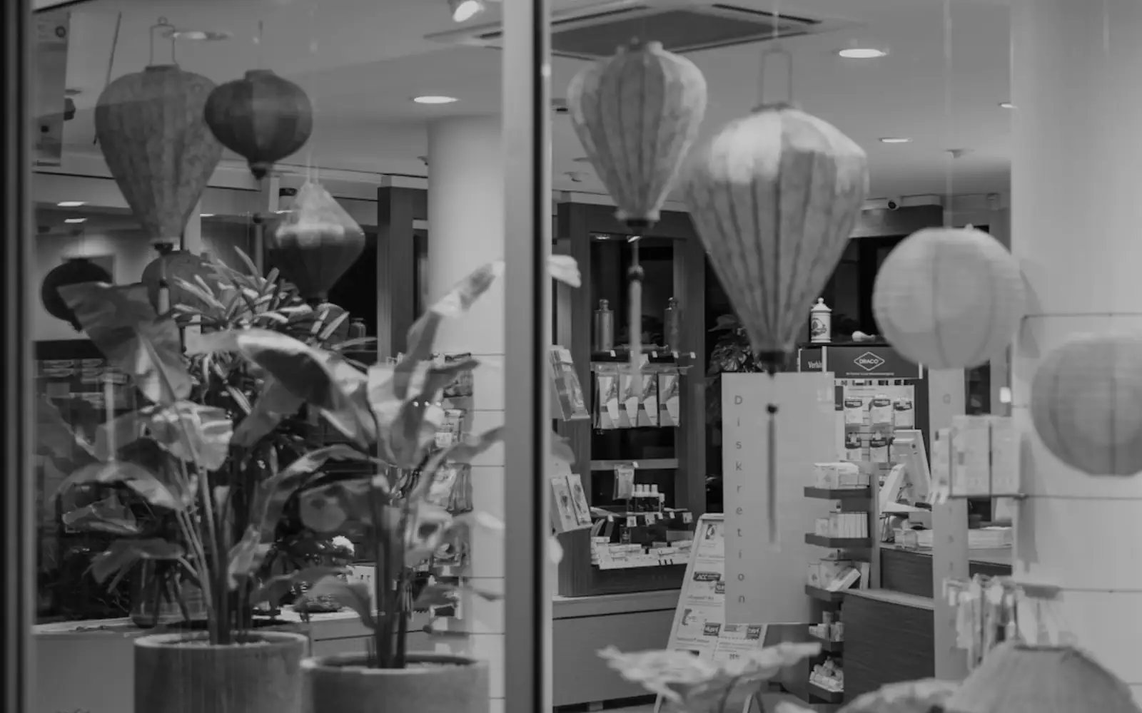 A Japanese select shop with paper lanterns